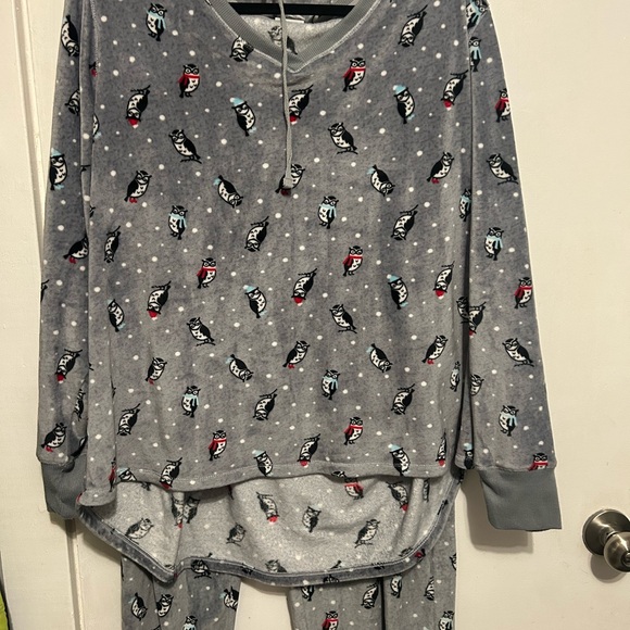 Womens cozy Pajamas with Penguin Print - Picture 1 of 3